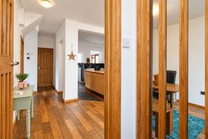 Entrance Porch- click for photo gallery